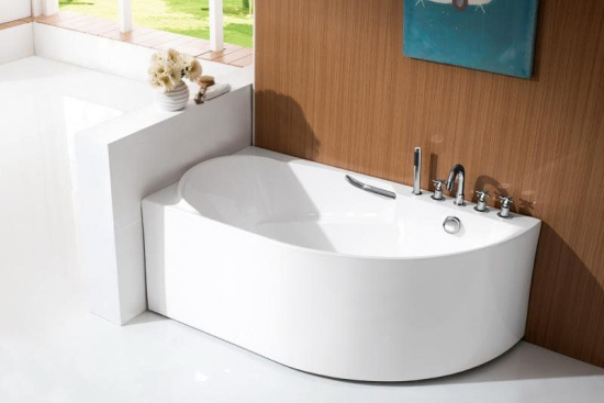 Акриловая ванна BelBagno BB44-1500-L 150 см