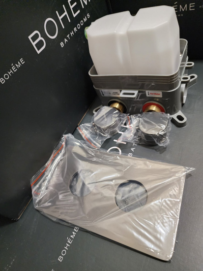 Смеситель для душа Boheme Cell 134-3-GM с термостатом