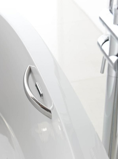 Акриловая ванна BelBagno BB43-1800 180 см