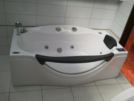 Акриловая ванна Appollo AT 0932 с гидромассажем 180 см