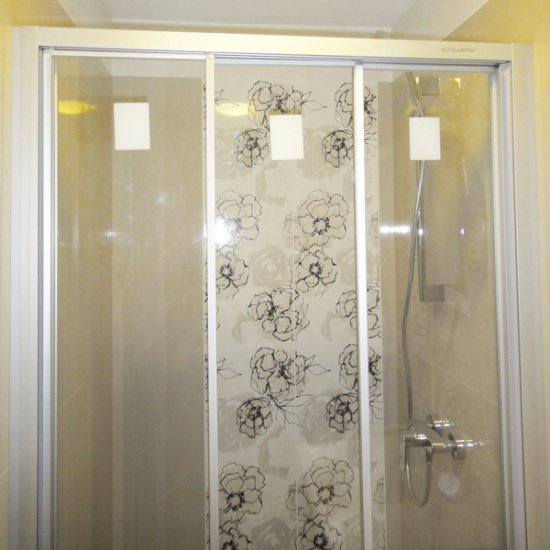 Душевая дверь в нишу GuteWetter Practic Door GK-403 135-139 см стекло бесцветное, профиль матовый хром