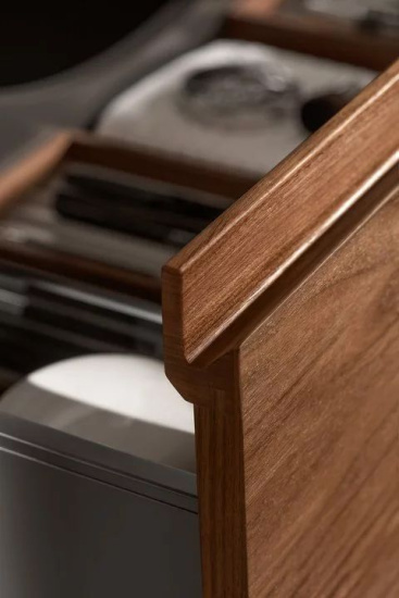 Мебель для ванной Villeroy & Boch Antheus american walnut, с подставкой из глянцевой стали