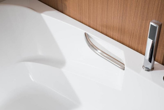Акриловая ванна BelBagno BB44-1500-L 150 см