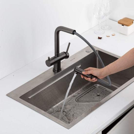 Смеситель для кухни Gappo G4397-79 с выдвижным изливом, оружейная сталь