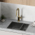Смеситель для кухни Sancos Grand SC4002BG с выдвижной лейкой, брашированное золото Смеситель для кухни Sancos Grand SC4002BG с выдвижной лейкой, брашированное золото